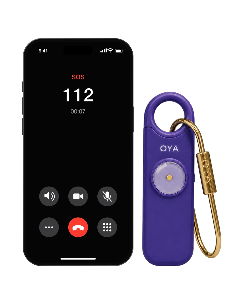 OYA Lilac Pearl, Anti-agression, sirène 130 dB et lampe, à côté d’un téléphone qui appelle les secours