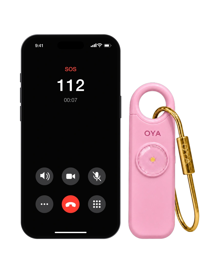 OYA Persian Pink, Anti-agression, sirène 130 dB et lampe, à côté d’un téléphone qui appelle les secours