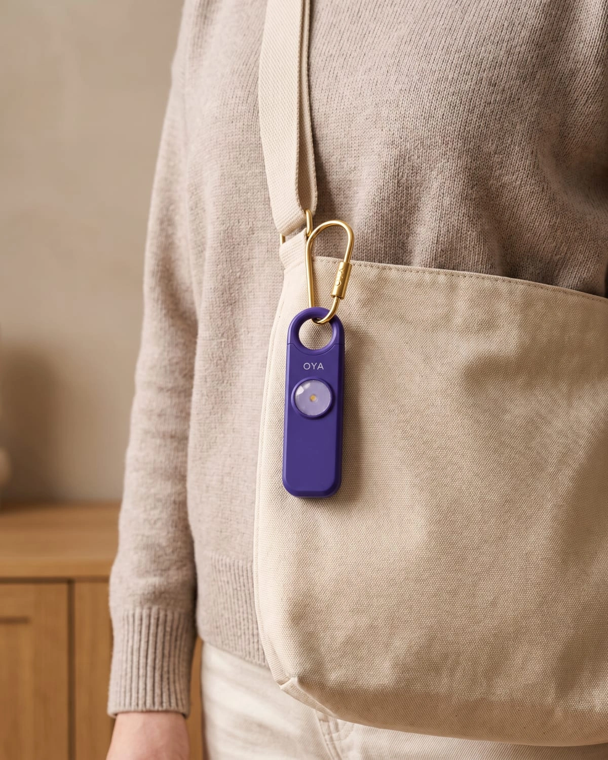 OYA Lilac Pearl, Anti-agression, sirène 130 dB et lampe, accrochée à une sangle de sac
