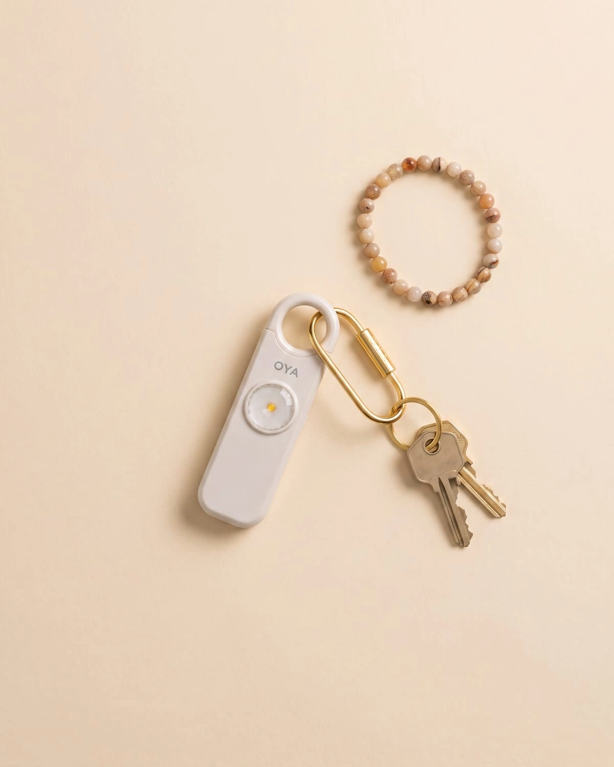 OYA Pearl Sand, Anti-agression, sirène 130 dB et lampe, posée à plat avec des clés