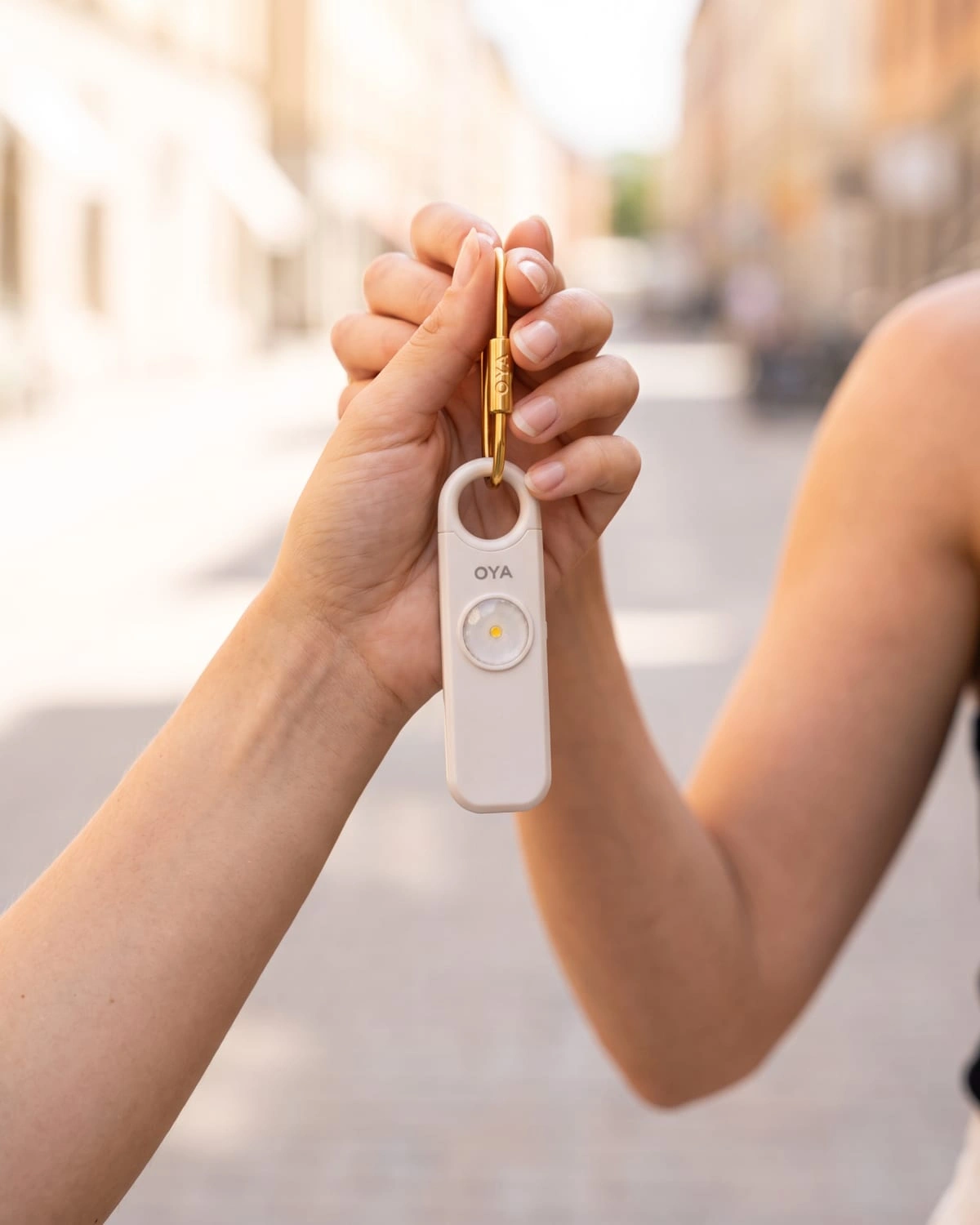 OYA Pearl Sand, Anti-agression, sirène 130 dB et lampe, tenue à la main